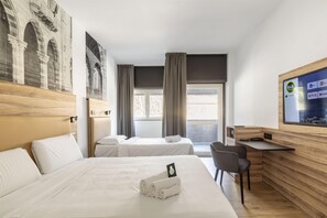 Standard Triple Room | In-room safe, free WiFi - B&B HOTEL Como Baradello (Como)