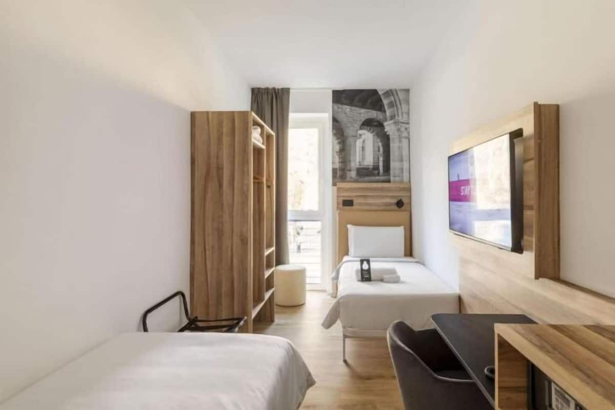 In-room safe, free WiFi