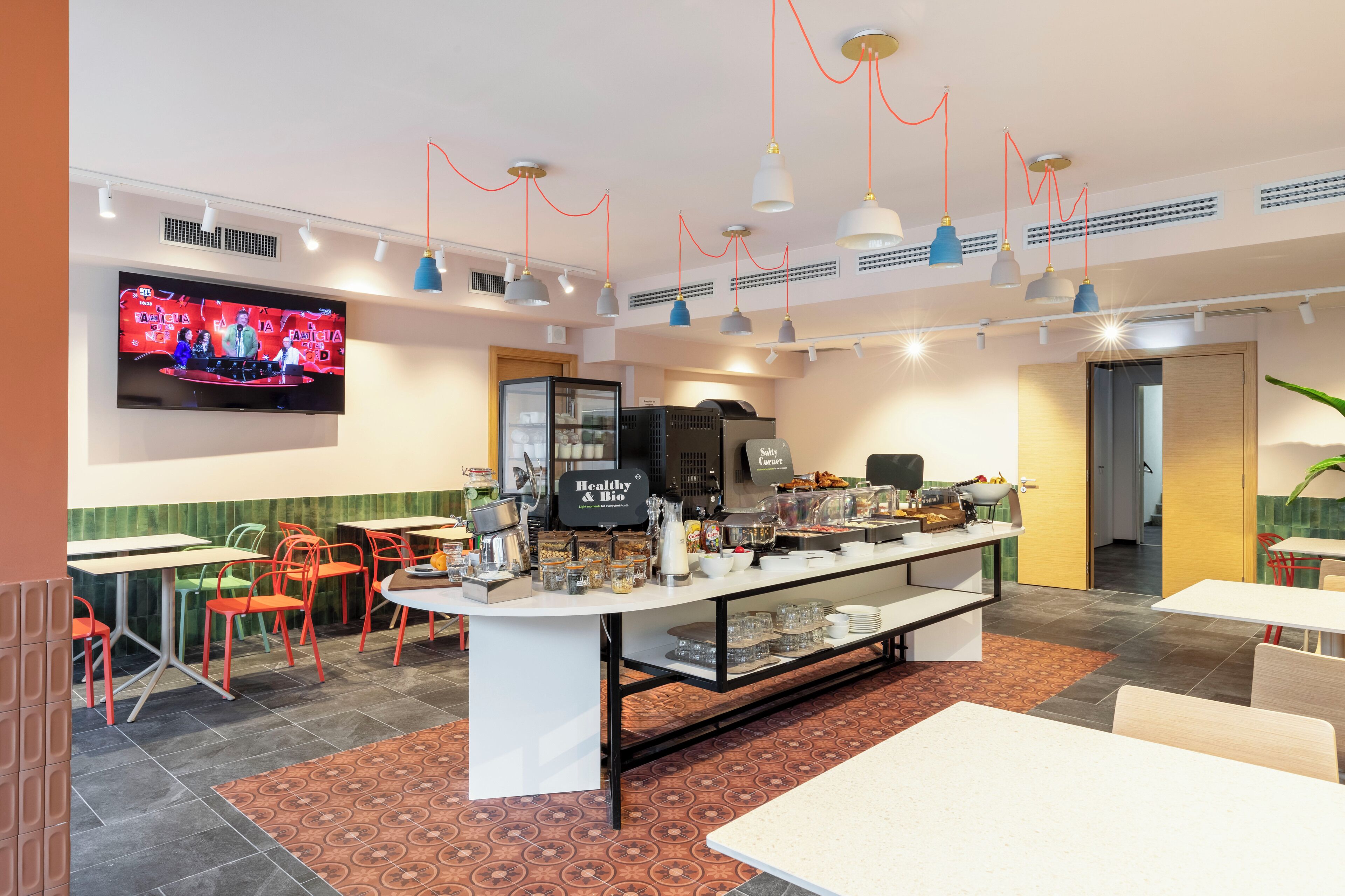 Daily buffet breakfast (EUR 9.50 per person)