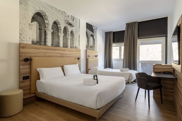 In-room safe, free WiFi