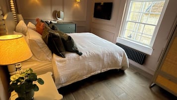 Appartement Luxe, cuisine, vue ville | 1 chambre, rideaux occultants, fer et planche Ă  repasser, Wi-Fi gratuit