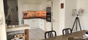 Microondas, parrilla de estufa y lavavajillas 