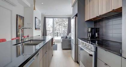 SKI-IN/SKI-OUT -  Bromont - 2 bedroom condo on 2 floors - on the ski slope!!