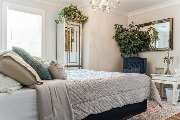 2 bedrooms, iron/ironing board, WiFi, bed sheets