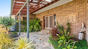 Exterior detail - 93 Montague Ave Kianga (Kianga)