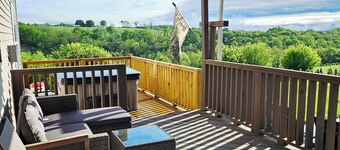 Cozy Country Tree Farm Getaway w/Hot Tub, Fireplace & King Size Bed, Sleeps 12