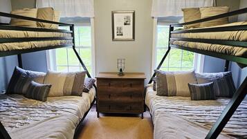 4 多间卧室、办公桌、旅行婴儿床、免费 WiFi