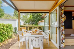 Outdoor dining - Chalet 3 étoiles - Piscine  - ccafbhc (Talmont-Saint-Hilaire)