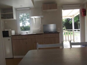 Fridge, microwave, stovetop - Camping 3 étoiles - Piscine  - ccafbhg (Talmont-Saint-Hilaire)