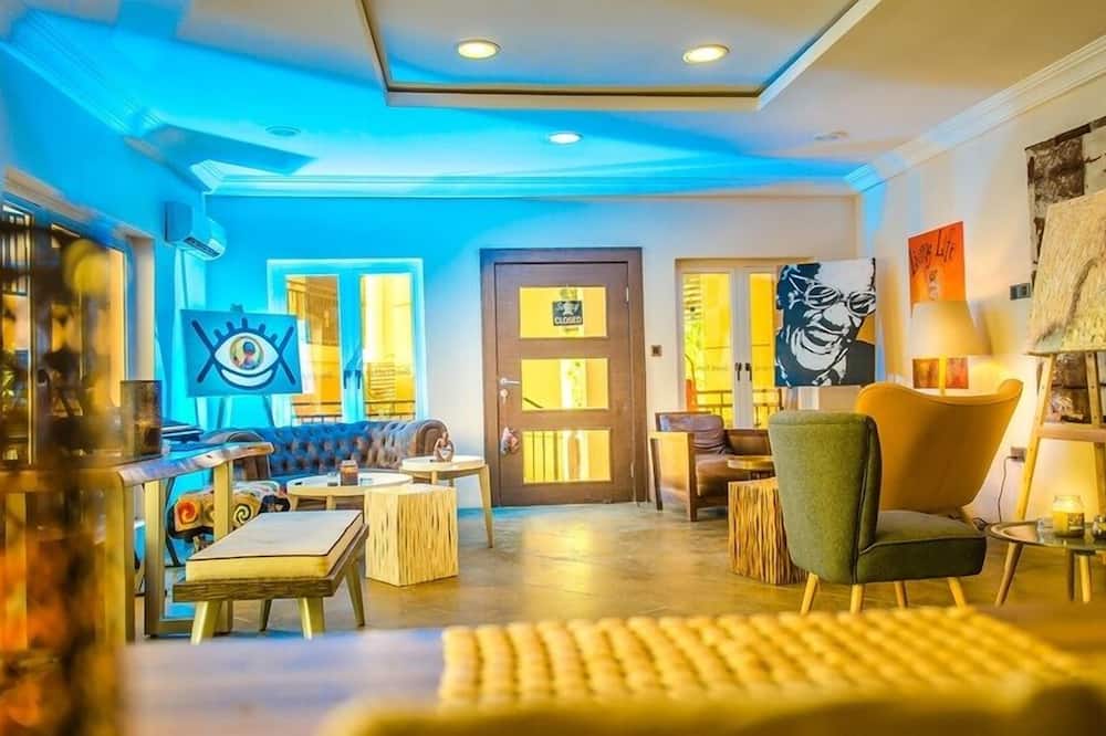 Haute ApartHotel