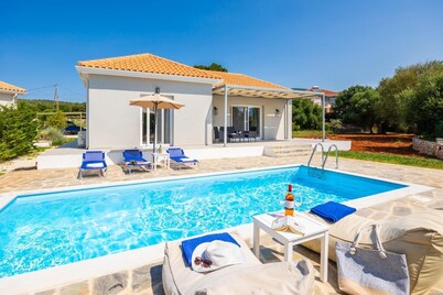 Villa Tania Dio - Two Bedroom Villa, Sleeps 4