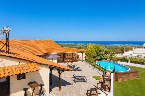 Villa Roupes Stone - Drei Schlafzimmer Villa, Schläft 8