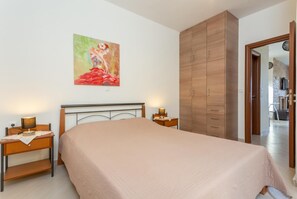 4 chambres, fer et planche à repasser, Wi-Fi, literie fournie