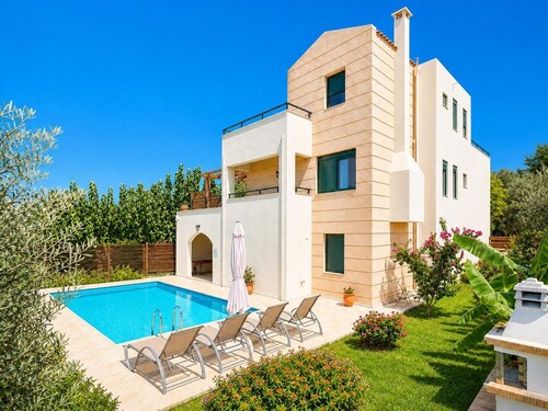 Villa Olive - Four Bedroom Villa, Sleeps 8