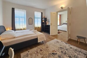 2 bedrooms, desk, laptop workspace, blackout drapes