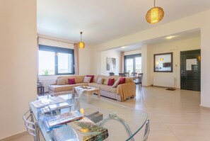 TV, fireplace - Villa Gerani Panorama (Gerani)