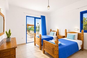 4 bedrooms, iron/ironing board, WiFi, bed sheets