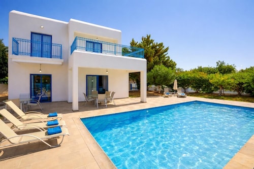 Villa Apollonas - Three Bedroom Villa, Sleeps 7