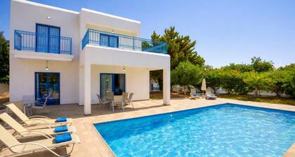 Villa Apollonas - Three Bedroom Villa, Sleeps 7