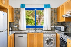 Refrigerador, microondas, horno y lavavajillas 