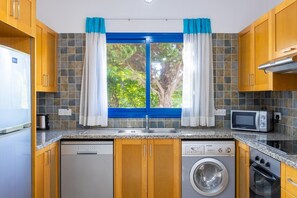 Réfrigérateur, micro-ondes, four, lave-vaisselle