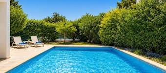 Villa Apollonas - Three Bedroom Villa, Sleeps 6