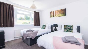 2 bedrooms, iron/ironing board, WiFi, bed sheets