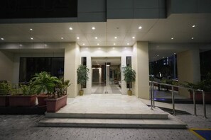 Front of property - Ezz Hotel Apartments (Jeddah)