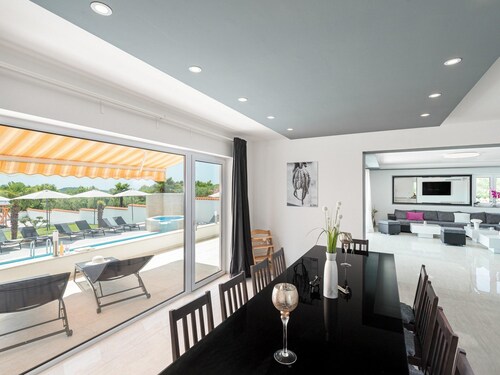 Aesthetic Villa With Private Pool