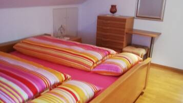 2 bedrooms, WiFi, bed sheets