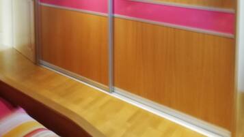 2 bedrooms, WiFi, bed sheets