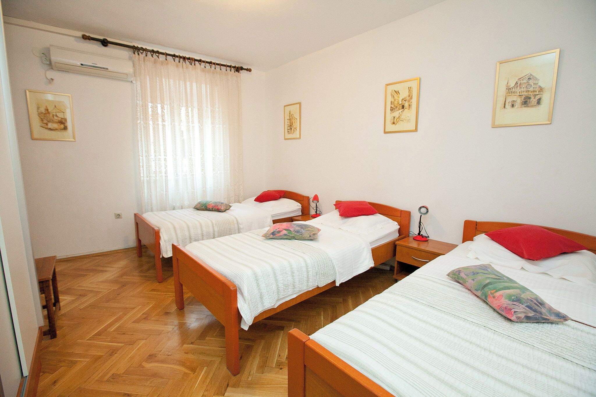 Estudio básico, vista a la ciudad | Wifi gratis 