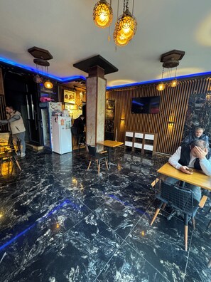 32-inch flat-screen TV with satellite channels, fireplace - gold corner hotel (Istanbul)