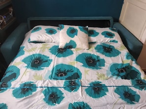 2 bedrooms, WiFi, bed sheets