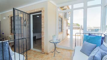 3 slaapkamers, een strijkplank/strijkijzer, gratis wifi, beddengoed