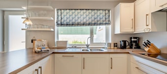 3 bedrooms 2 mins from beach, Hope Cove