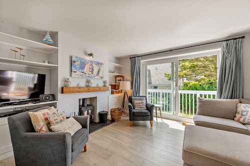 3 bedrooms 2 mins from beach, Hope Cove