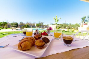 Gratis komplett frukost varje dag 