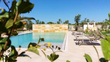 Outdoor pool, pool umbrellas, sun loungers