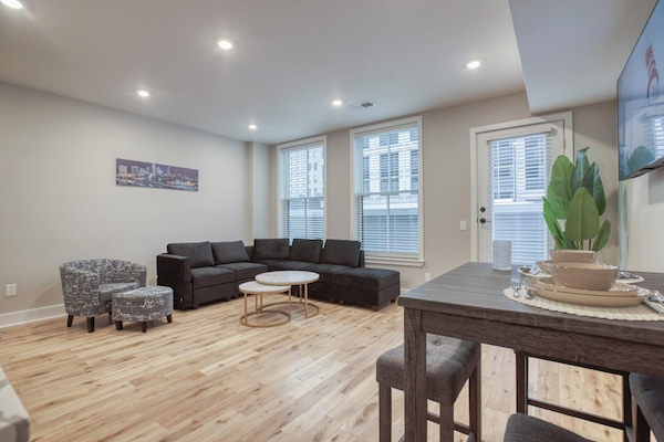 Premium Suite | Living area | 55-inch flat-screen TV with digital channels, streaming services