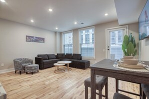 Living area - One Sky Loft (Philadelphia)