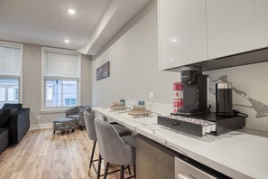 Living area - One Sky Loft (Philadelphia)