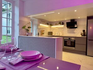 Fridge, microwave, oven, stovetop - Georgian Coach House in a Prime Location in Deal (Kent)