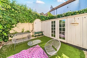Terrace/patio - Georgian Coach House in a Prime Location in Deal (Kent)