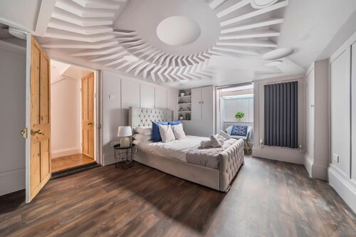 Georgian Coach House in a Prime Location in Deal