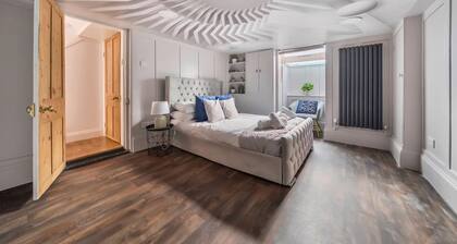 Georgian Coach House in a Prime Location in Deal