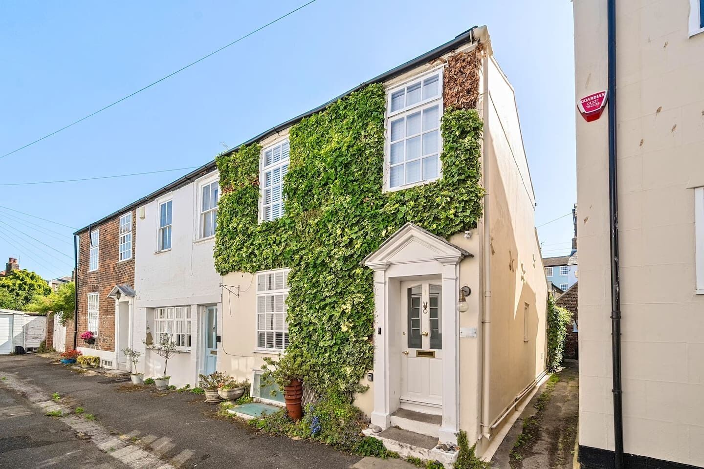 المنشأة من الخارج