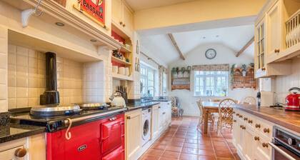 Spacious 5-bedroom home with cinema room, Aga kitchen & forest walks