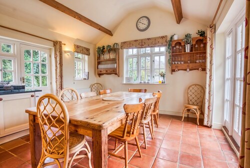 Spacious 5-bedroom home with cinema room, Aga kitchen & forest walks
