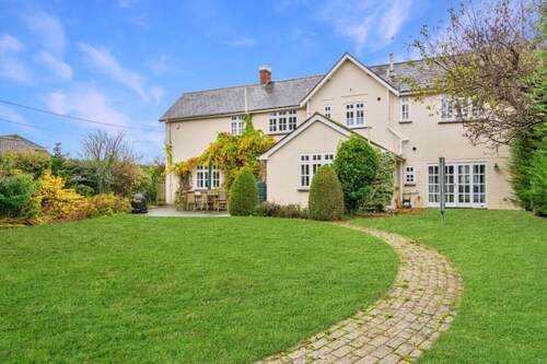 Spacious 5-bedroom home with cinema room, Aga kitchen & forest walks